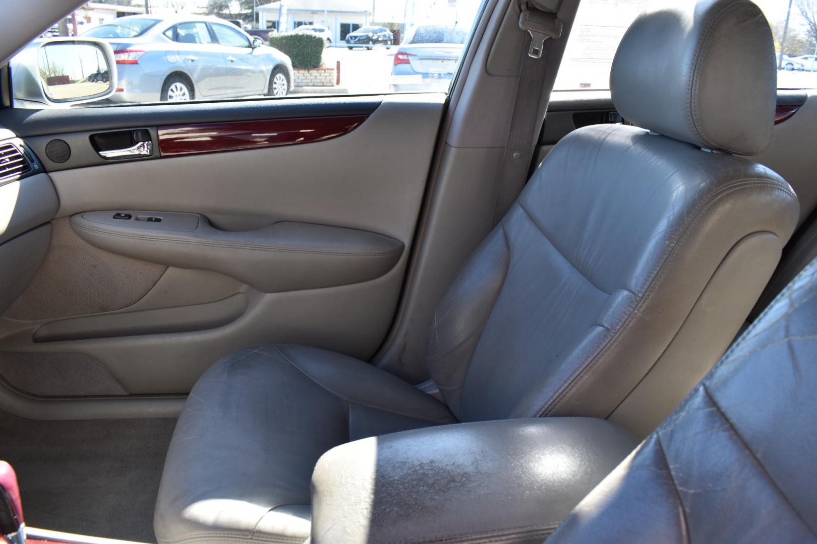 2002 Silver /Gray Lexus ES 300 (JTHBF30G625) with an 3.0 L engine, 6 Speed AUTOMATIC transmission, located at 5925 E. BELKNAP ST., HALTOM CITY, TX, 76117, (817) 834-4222, 32.803799, -97.259003 - Photo#14